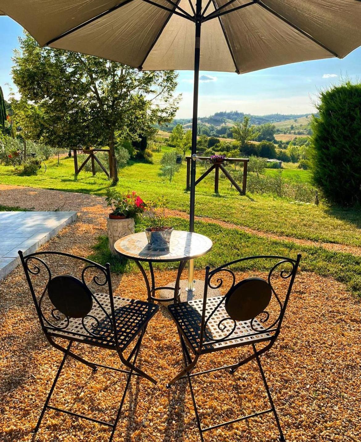 Agriturismo La Corte Del Sole Siena Exterior foto
